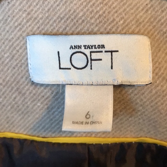 ANN TAYLOR LOFT COAT-Size 6-Color is Light Brown Heather-Stand up collar snapped - Picture 3 of 8